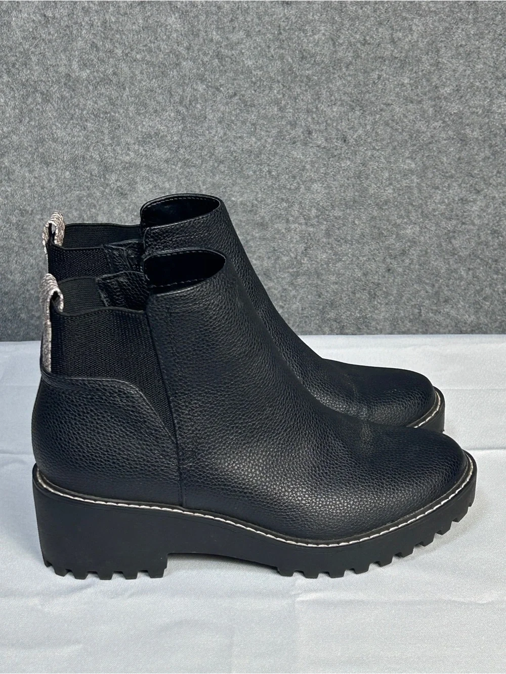 Universal Threads Women’s 8 Black Chelsea Boots Lug Sole Grunge Utilitarian Edgy